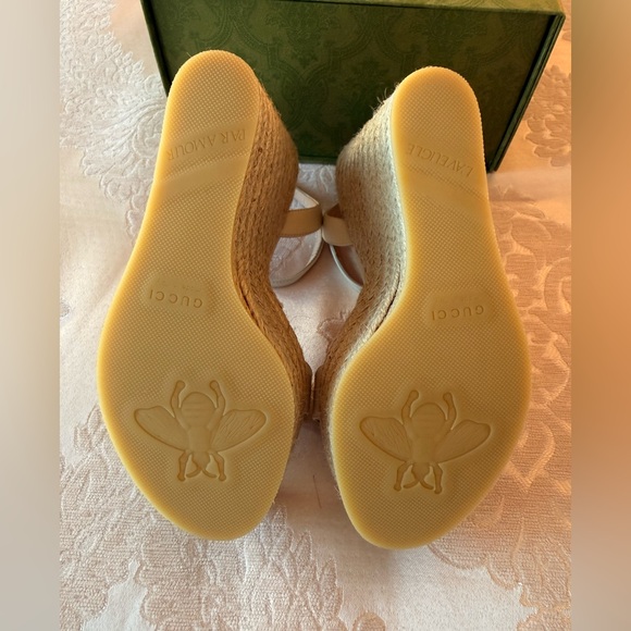 Gucci New Elegant Cream Wedge Sandals - Picture 4 of 14
